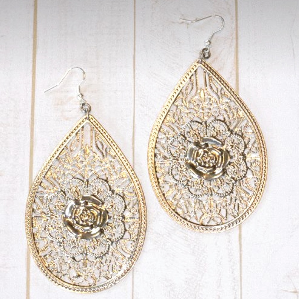 🦩Polazzo rose earrings drop 🦩